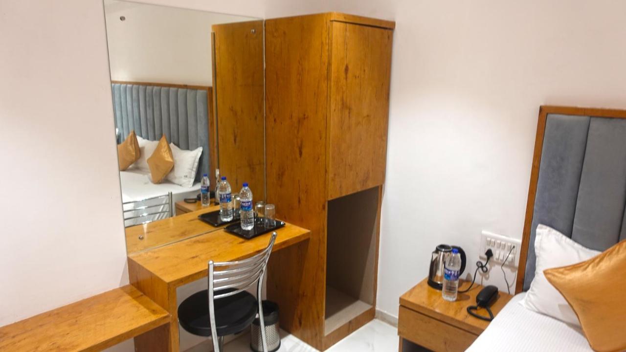 Hotel Palms Residency, Chembur Bombay Extérieur photo